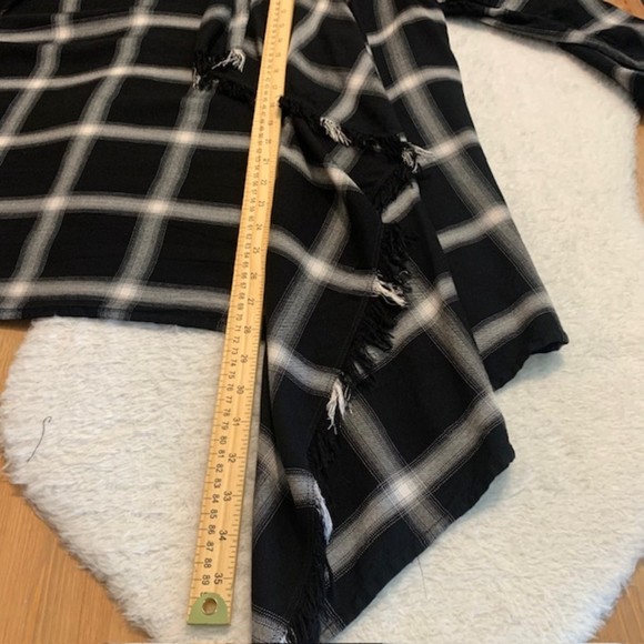 Maurices Blk Gray Plaid Roll Up Sleeve Fringe Hem Asymmetric Open Cardigan Sz XL - Picture 10 of 10